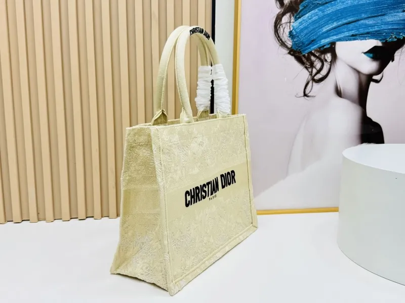 Alternative view of Dior Shopping Bags-167