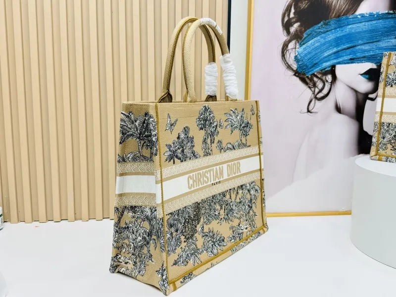 Alternative view of Dior Shopping Bags-169