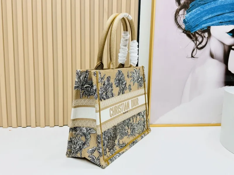 Alternative view of Dior Shopping Bags-170