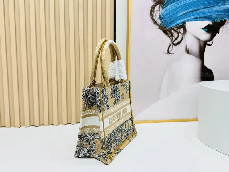 Alternative view of Dior Shopping Bags-171