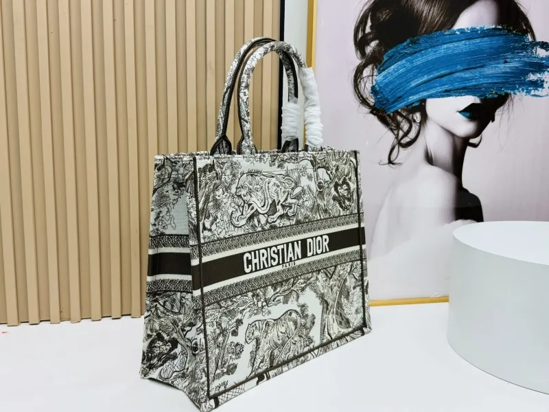 Alternative view of Dior Shopping Bags-175