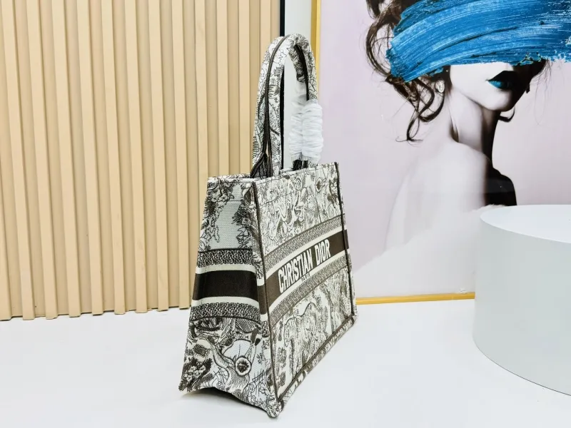 Alternative view of Dior Shopping Bags-176