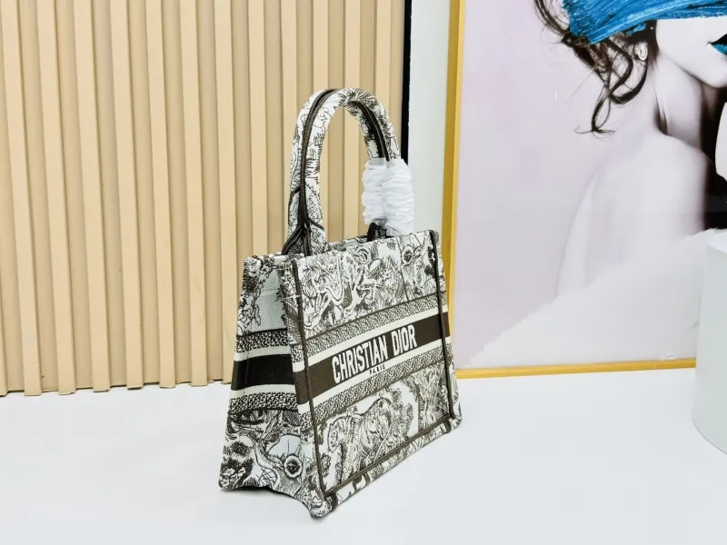 Alternative view of Dior Shopping Bags-177
