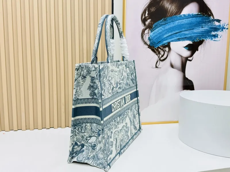 Alternative view of Dior Shopping Bags-178