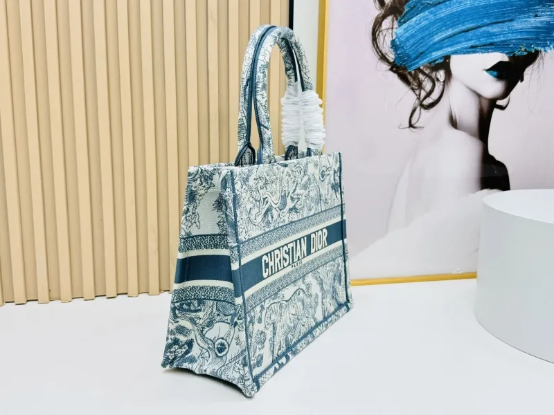Alternative view of Dior Shopping Bags-179