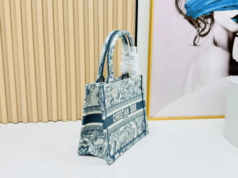 Alternative view of Dior Shopping Bags-180