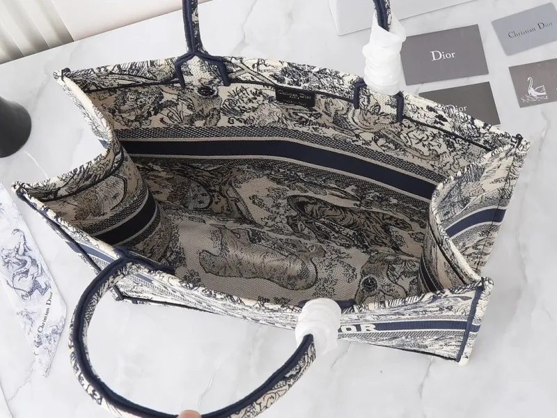 Dior Shopping Bags-183 - Image 8
