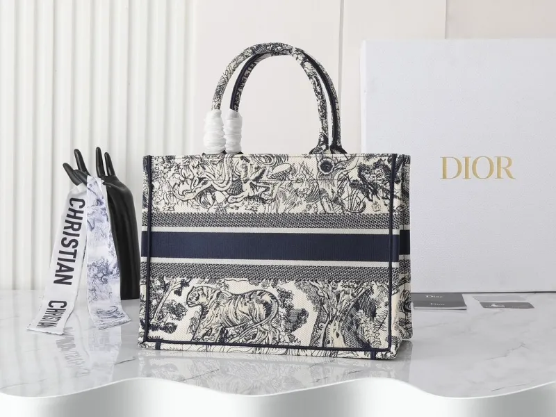 Alternative view of Dior Shopping Bags-184