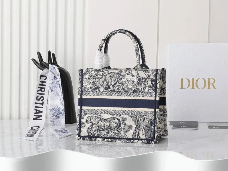 Alternative view of Dior Shopping Bags-185