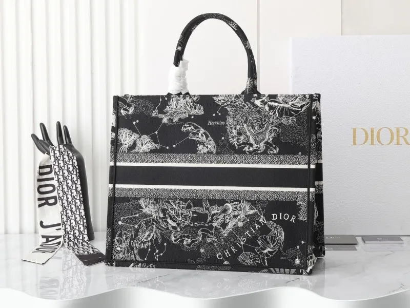 Alternative view of Dior Shopping Bags-186