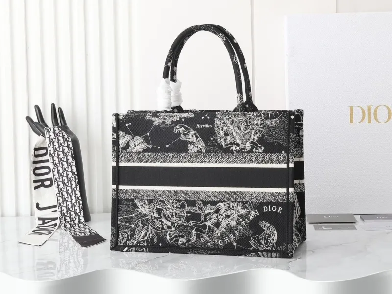Alternative view of Dior Shopping Bags-187