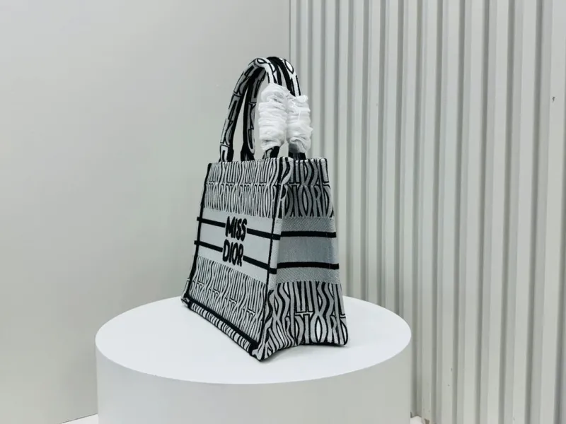 Dior Shopping Bags-189 - Image 3