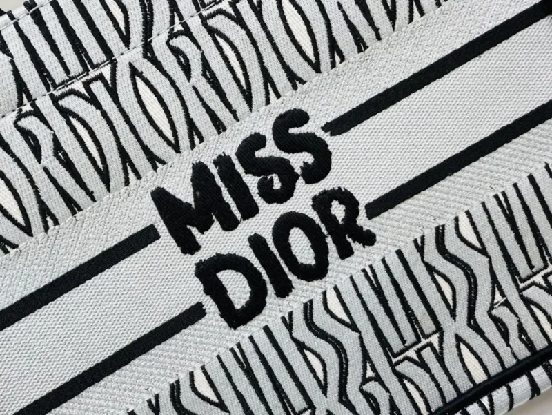 Dior Shopping Bags-189 - Image 8