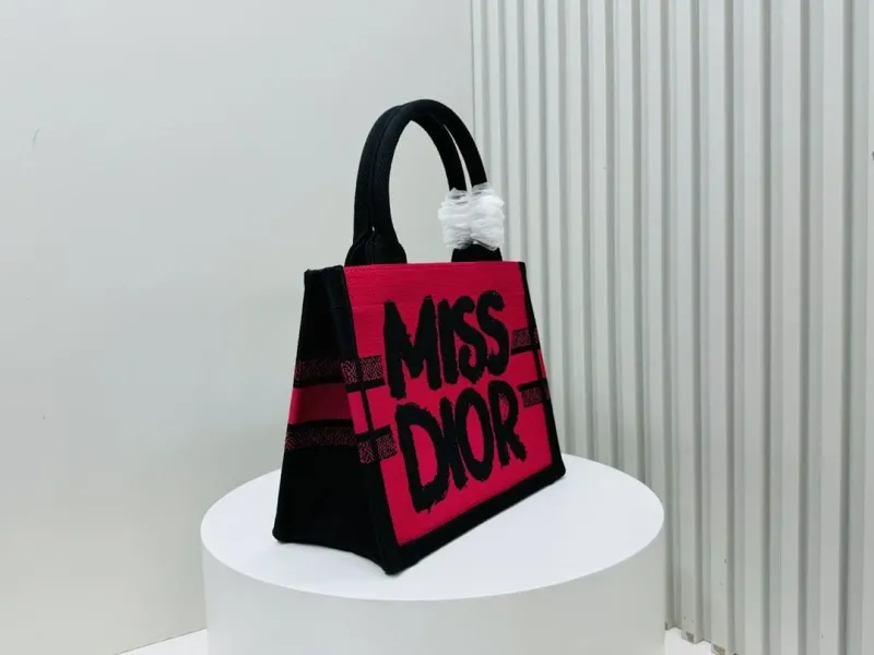 Alternative view of Dior Shopping Bags-191