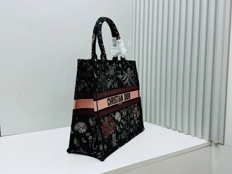 Alternative view of Dior Shopping Bags-195
