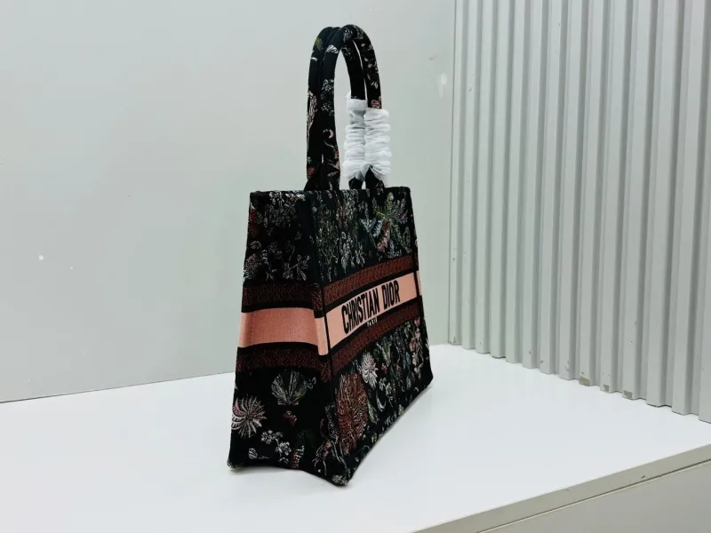 Alternative view of Dior Shopping Bags-196