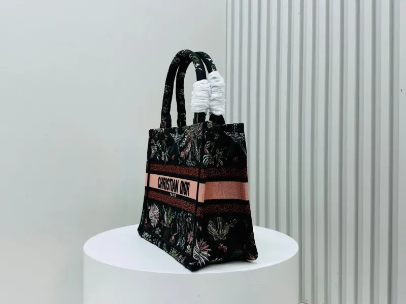 Alternative view of Dior Shopping Bags-197