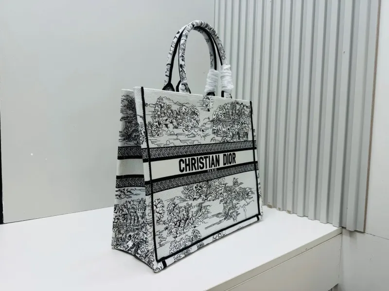 Alternative view of Dior Shopping Bags-199