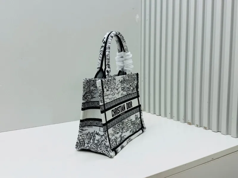Alternative view of Dior Shopping Bags-201
