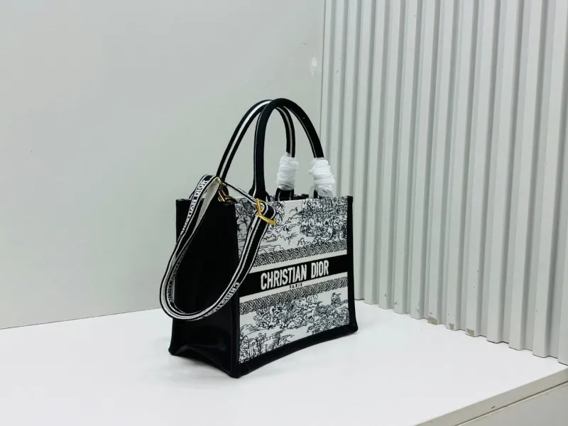 Alternative view of Dior Shopping Bags-202