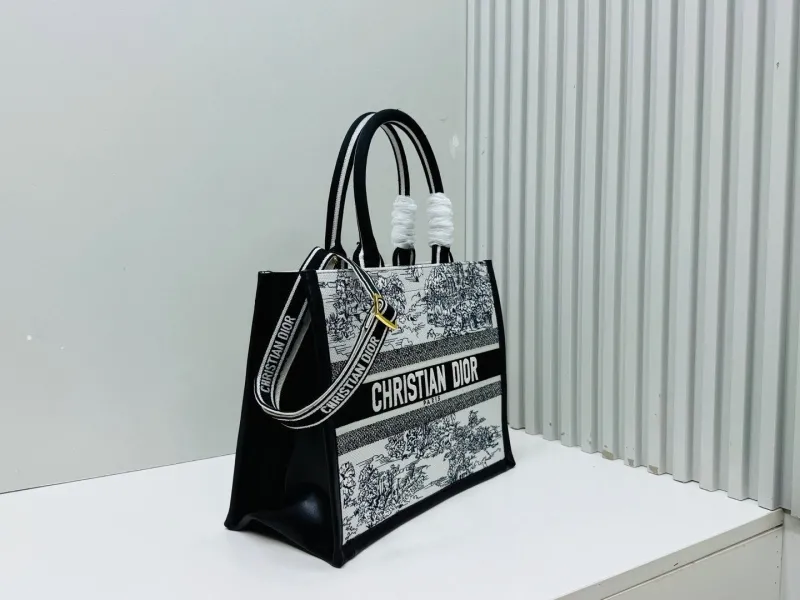Alternative view of Dior Shopping Bags-203
