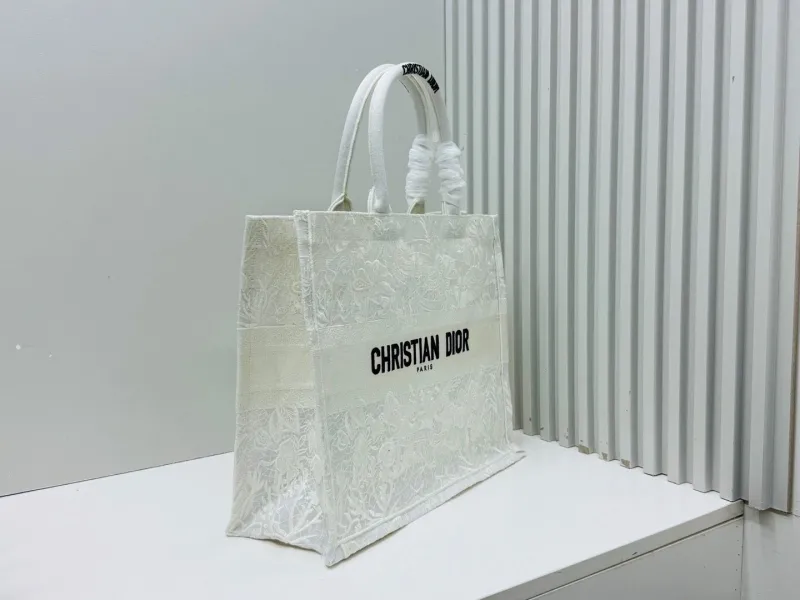 Alternative view of Dior Shopping Bags-205