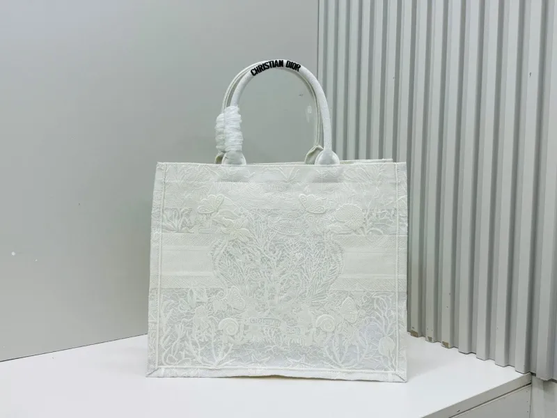 Dior Shopping Bags-205 - Image 4