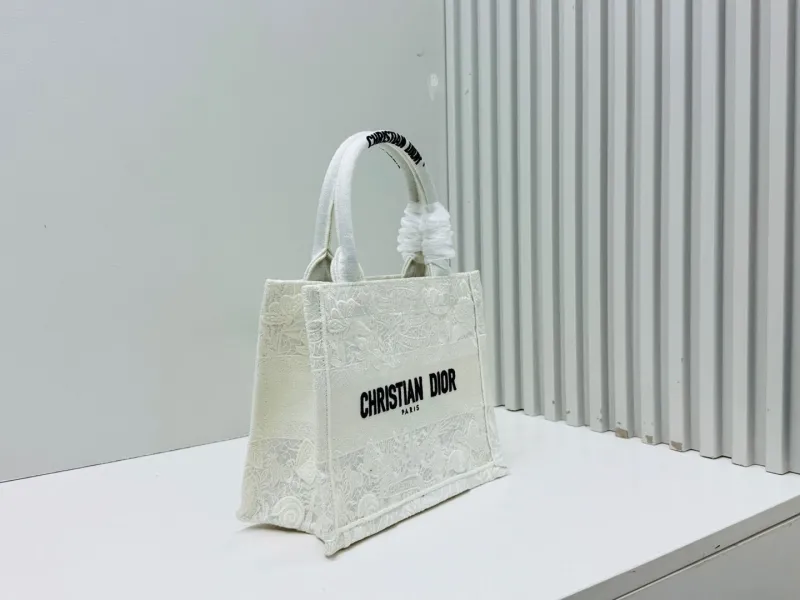 Alternative view of Dior Shopping Bags-207