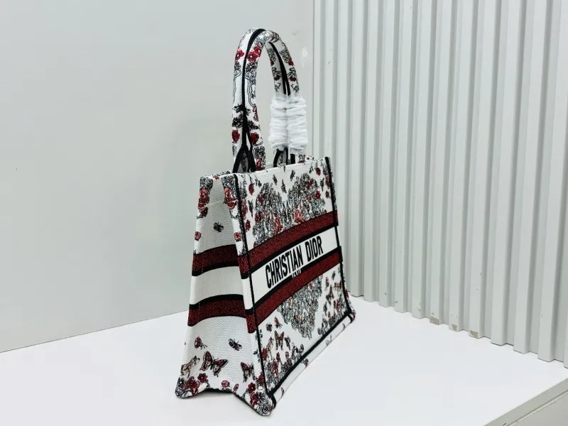 Alternative view of Dior Shopping Bags-209
