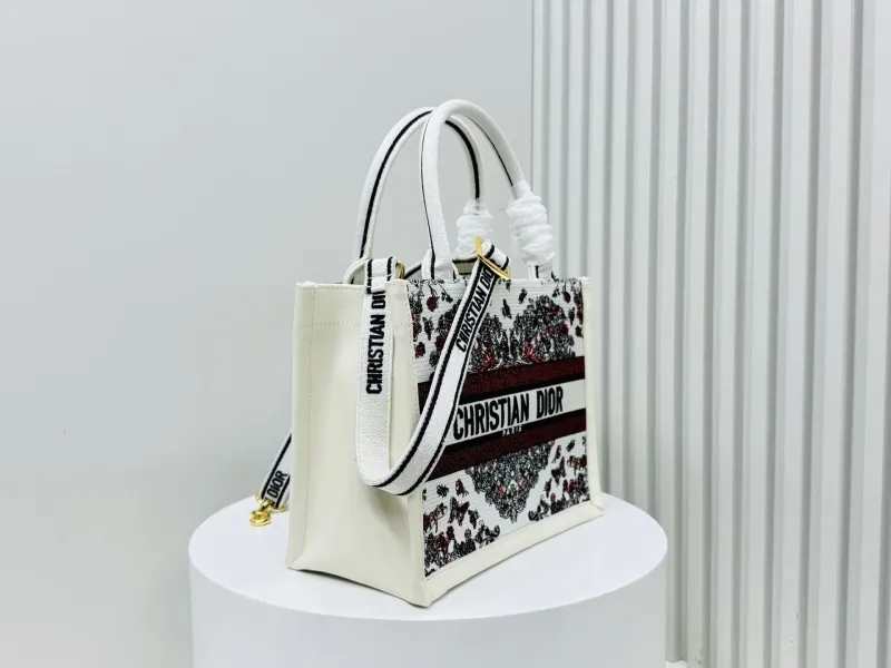 Alternative view of Dior Shopping Bags-214