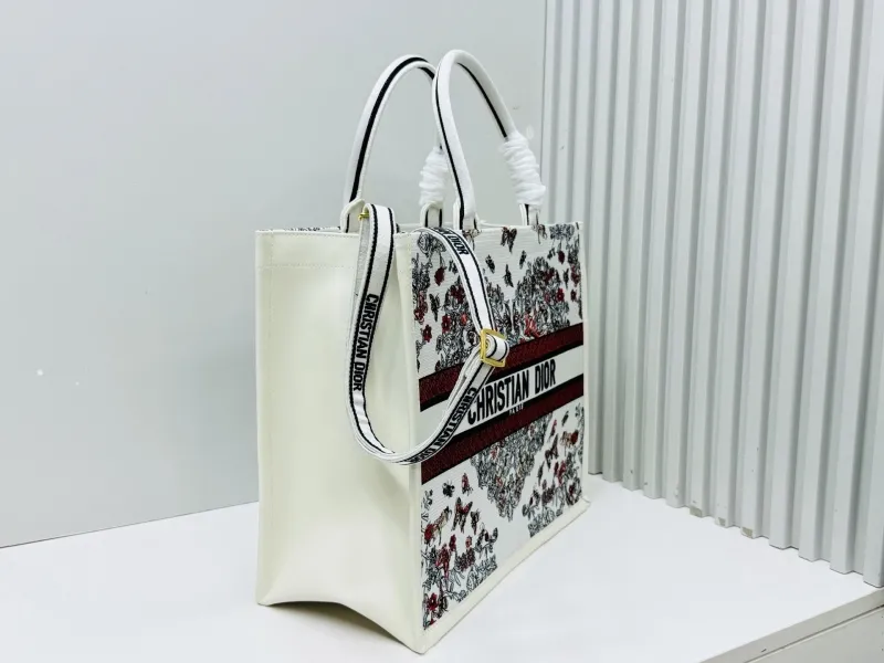 Alternative view of Dior Shopping Bags-215