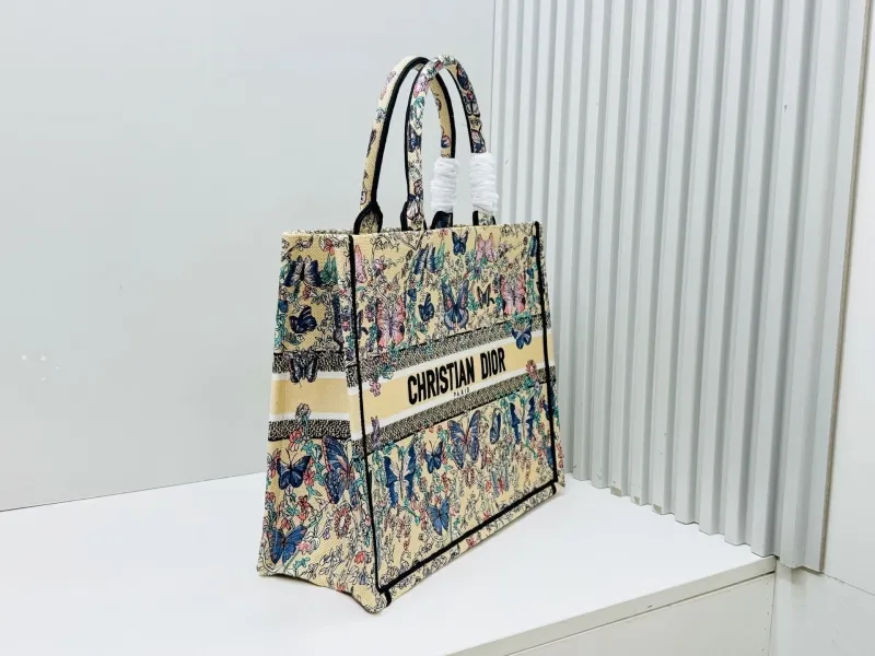 Alternative view of Dior Shopping Bags-217