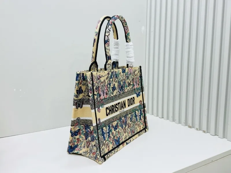 Alternative view of Dior Shopping Bags-218