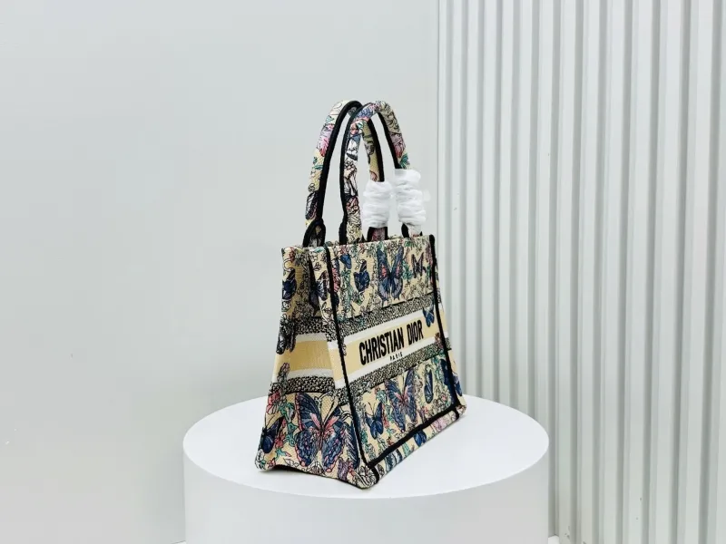 Alternative view of Dior Shopping Bags-219