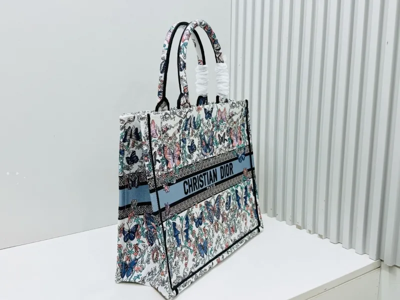 Alternative view of Dior Shopping Bags-220