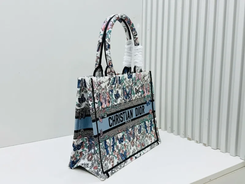 Alternative view of Dior Shopping Bags-221
