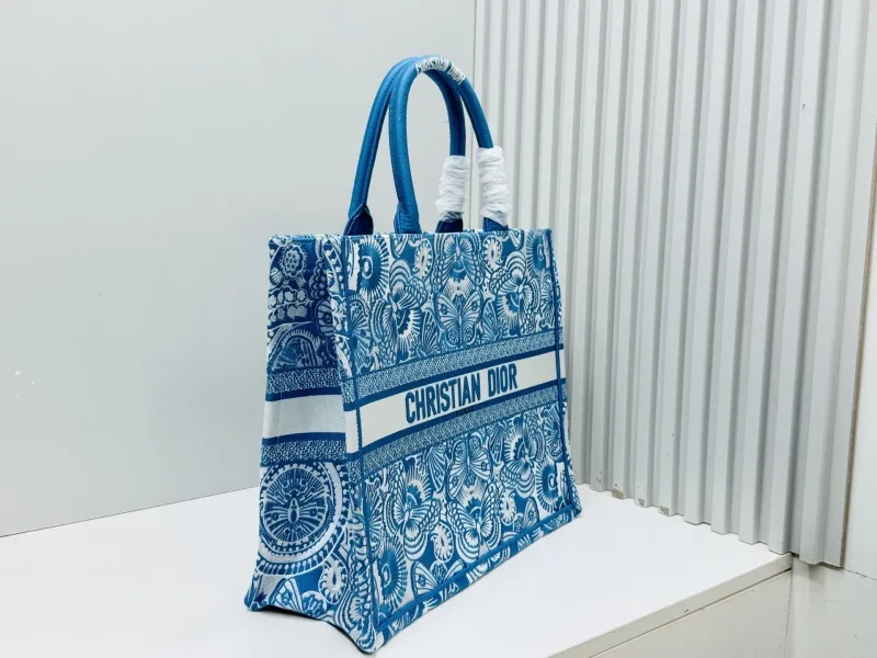 Alternative view of Dior Shopping Bags-222
