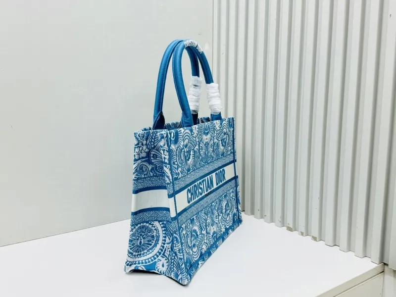 Alternative view of Dior Shopping Bags-223