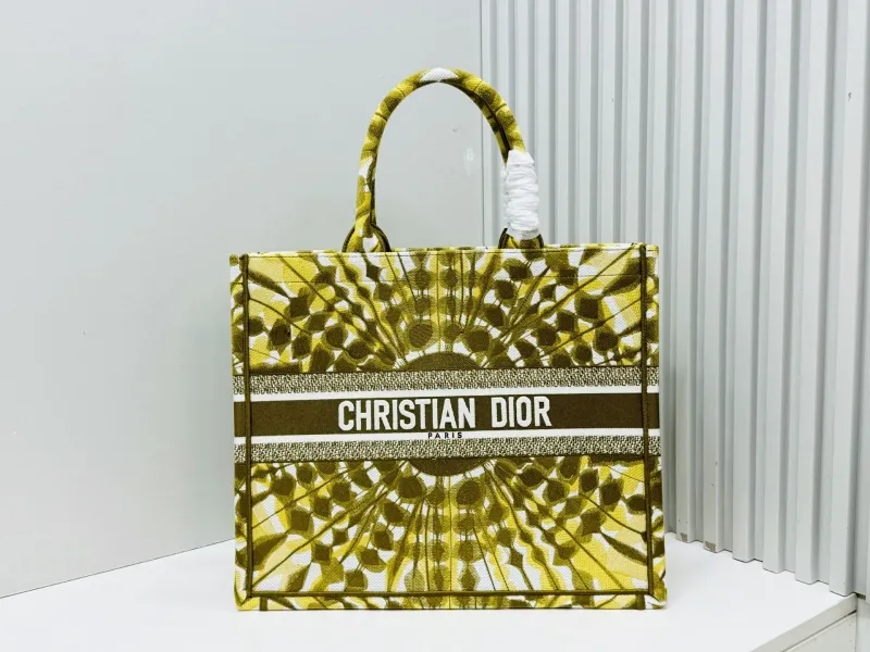 Dior Shopping Bags-230