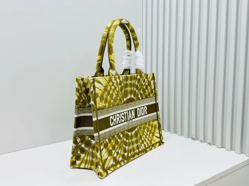 Alternative view of Dior Shopping Bags-231
