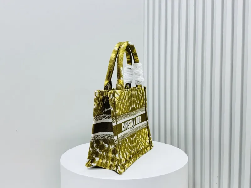 Alternative view of Dior Shopping Bags-232