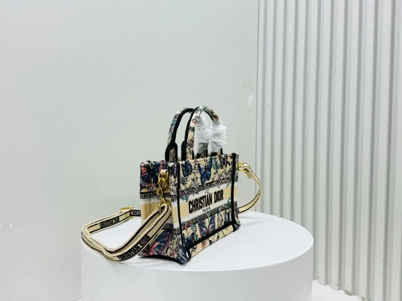 Alternative view of Dior Shopping Bags-233