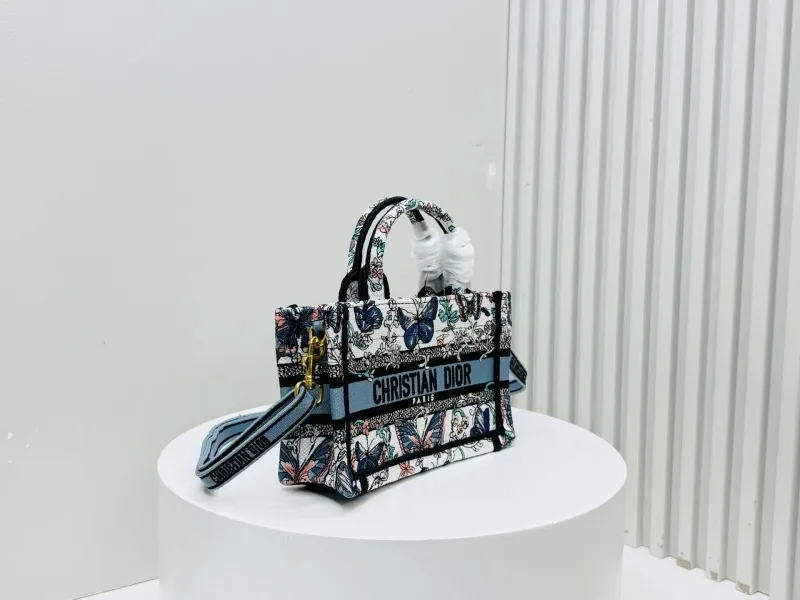 Alternative view of Dior Shopping Bags-234