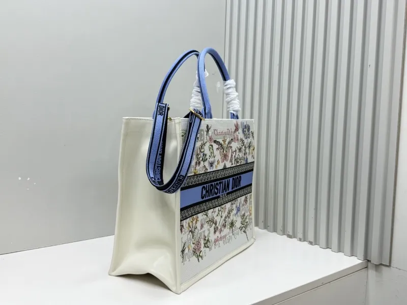 Alternative view of Dior Shopping Bags-235