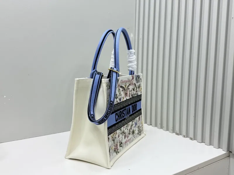 Alternative view of Dior Shopping Bags-236