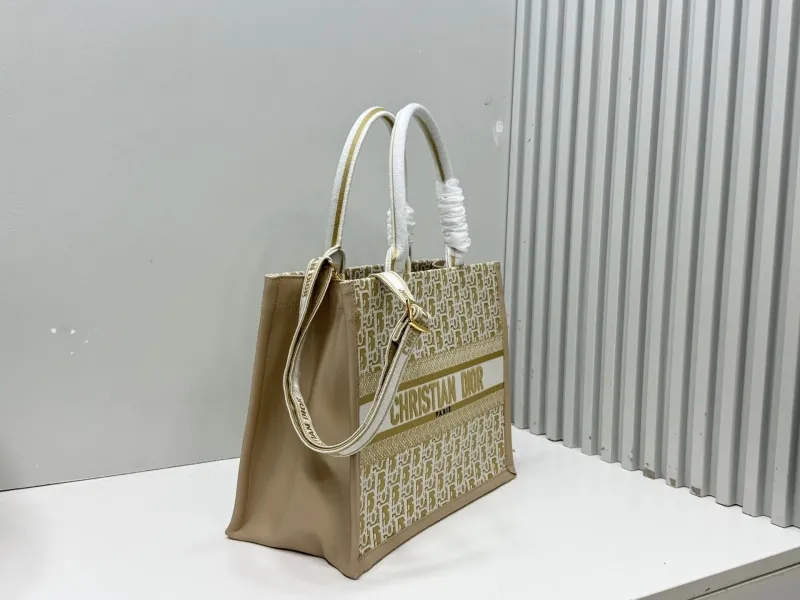 Alternative view of Dior Shopping Bags-239