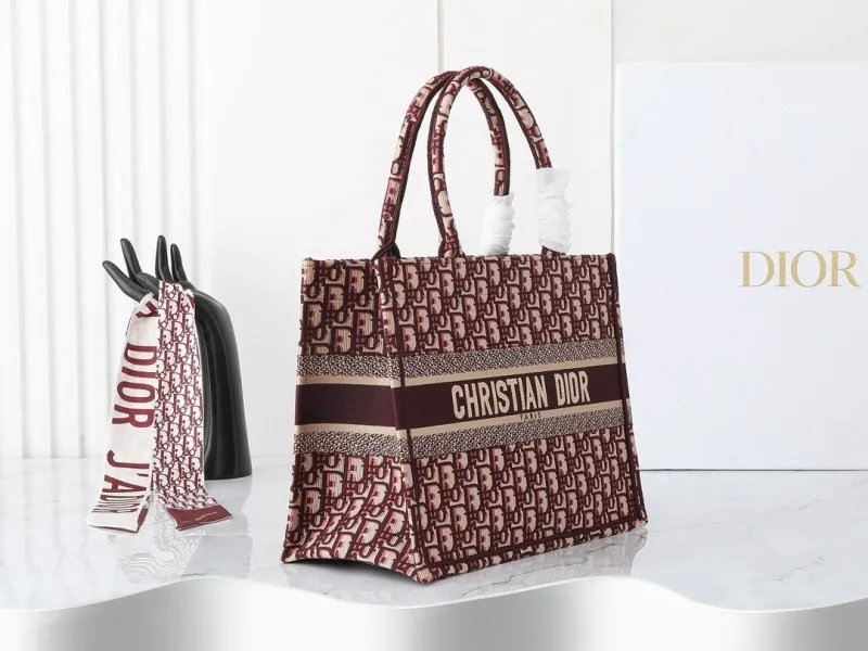 Alternative view of Dior Shopping Bags-241