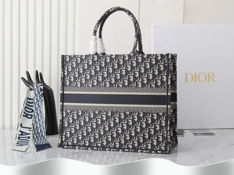 Alternative view of Dior Shopping Bags-243