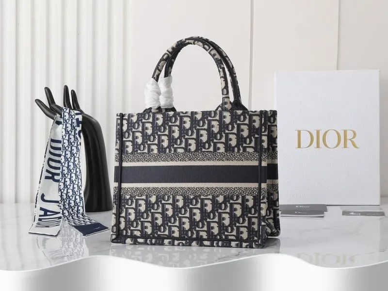 Alternative view of Dior Shopping Bags-245