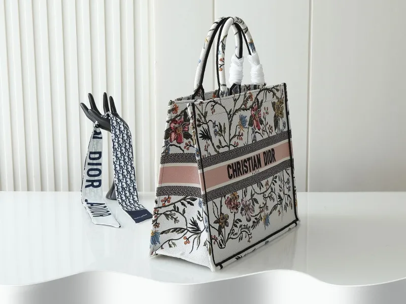 Alternative view of Dior Shopping Bags-247